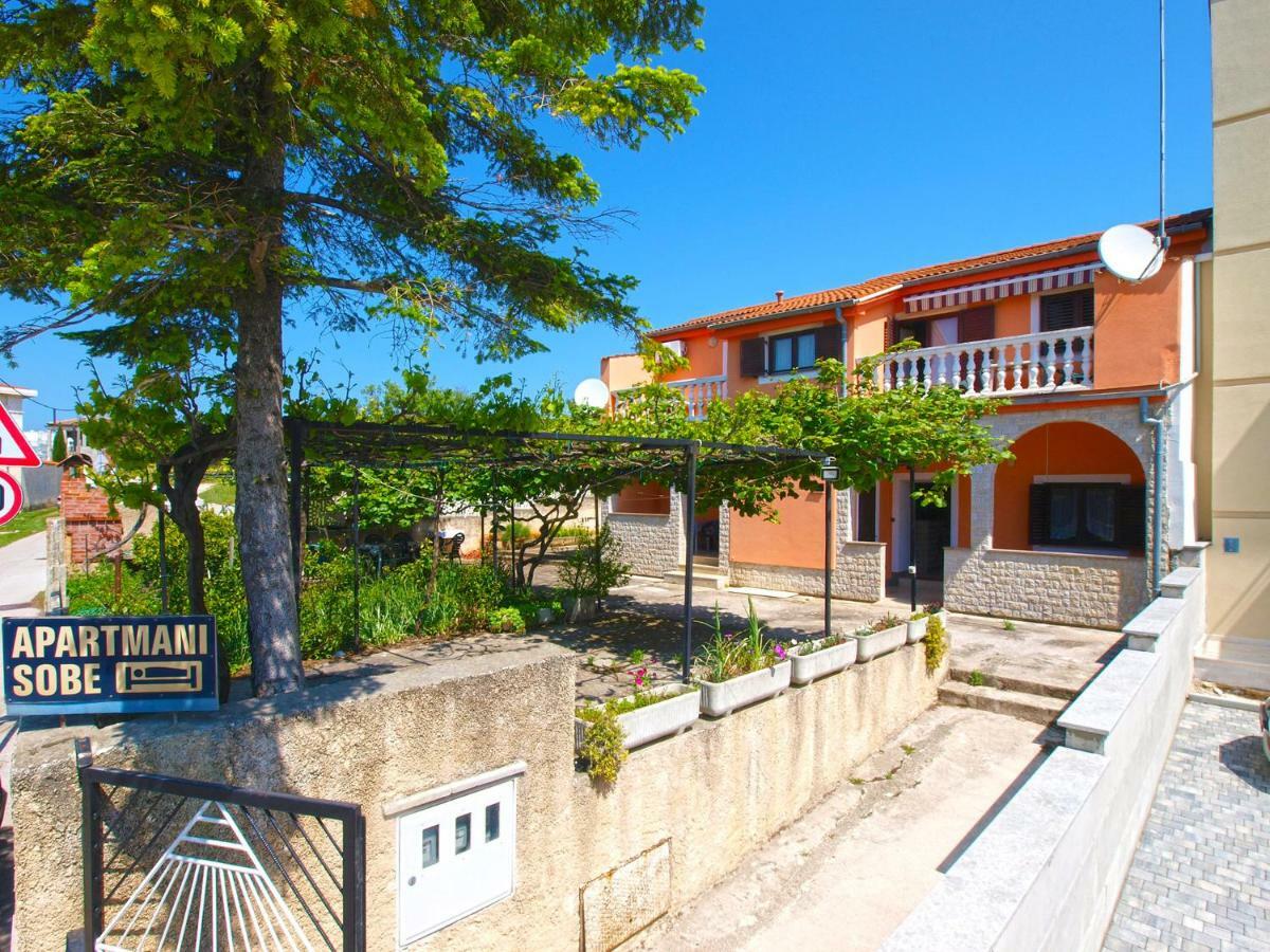 Apartments And Rooms Stoja Pula 1864 Екстериор снимка